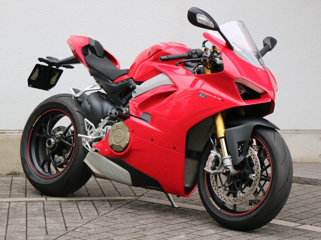 Rental bike Ducati Panigale V4-S